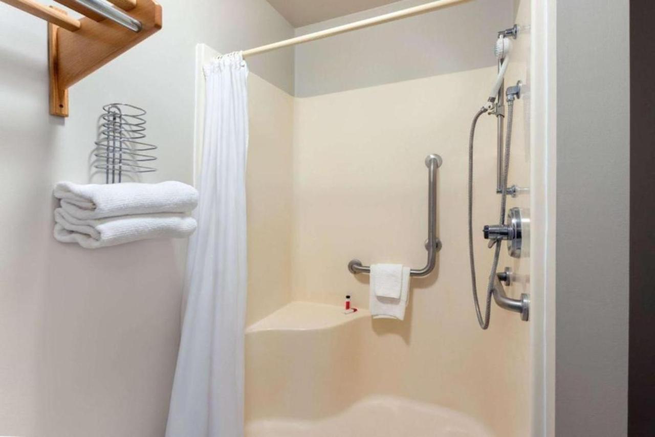 Travelodge By Wyndham Wellington Extérieur photo